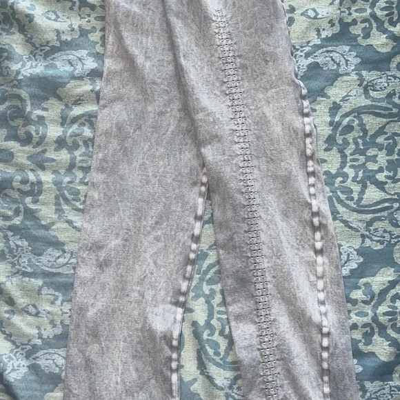 🍁SOLD🍁FP High -Rise 7/8 Length Good Karma Leggings Sz. Xs/s Color: Ice Grey - Picture 4 of 8